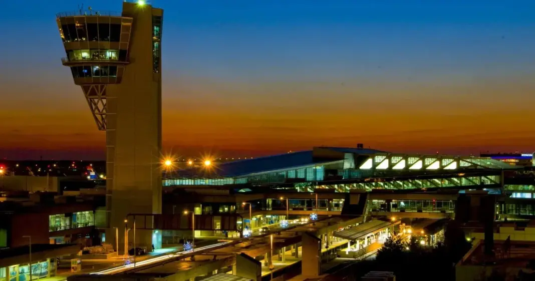 Vista de la terminal del Aeropuerto Internacional de Filadelfia durante las obras de modernización