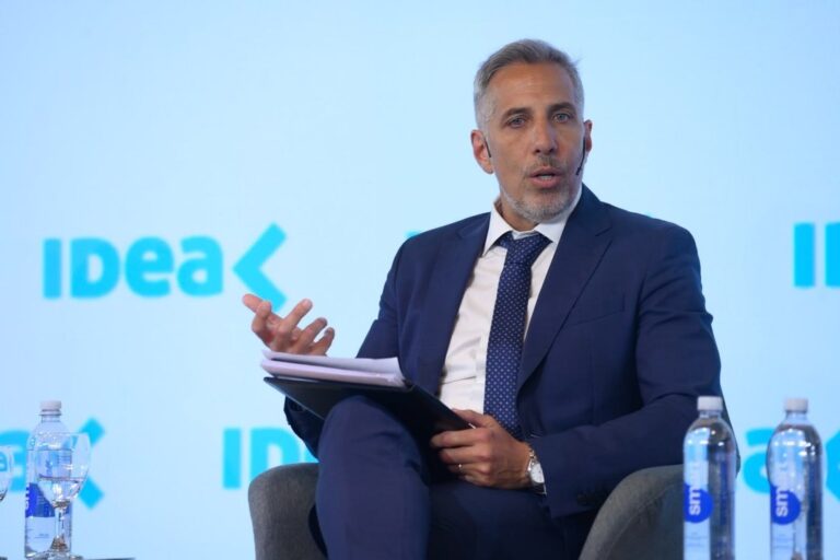 Fiscal Diego Luciani durante su exposición en el Coloquio de IDEA