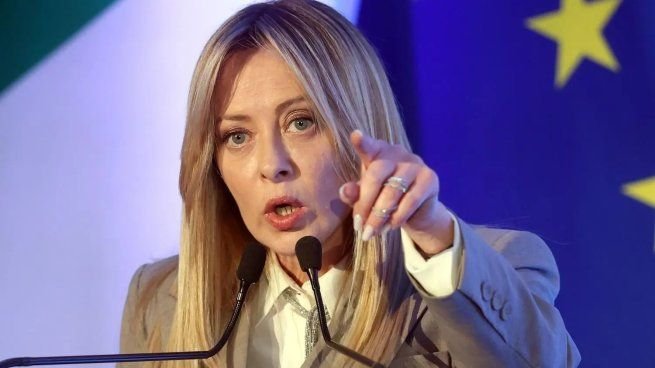 Giorgia Meloni durante una declaración pública