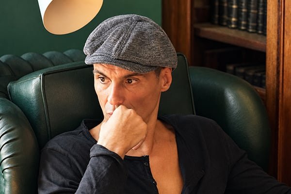 Igor Yebra, bailarín, durante una entrevista