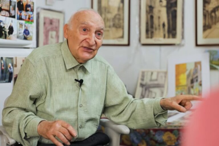 Joan Vaello, pintor y poeta de 100 años del barrio del Raval, en Barcelona