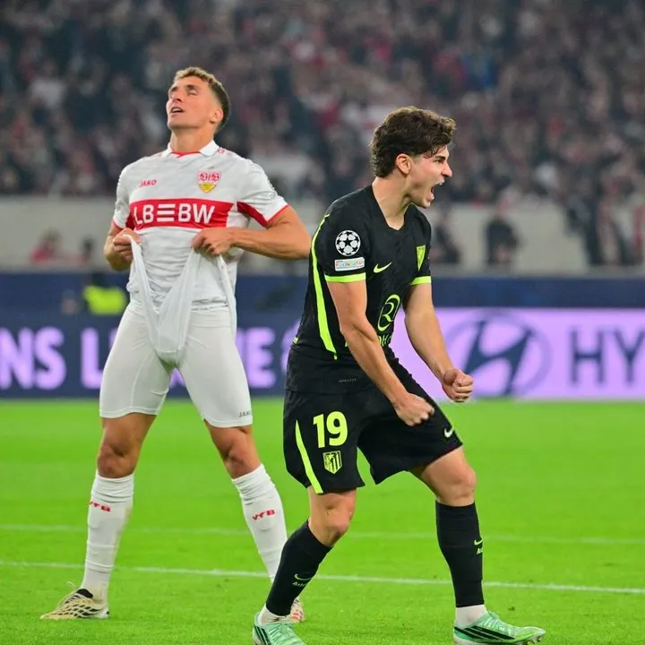 Julián Álvarez celebrando su gol con la camiseta del Atlético de Madrid