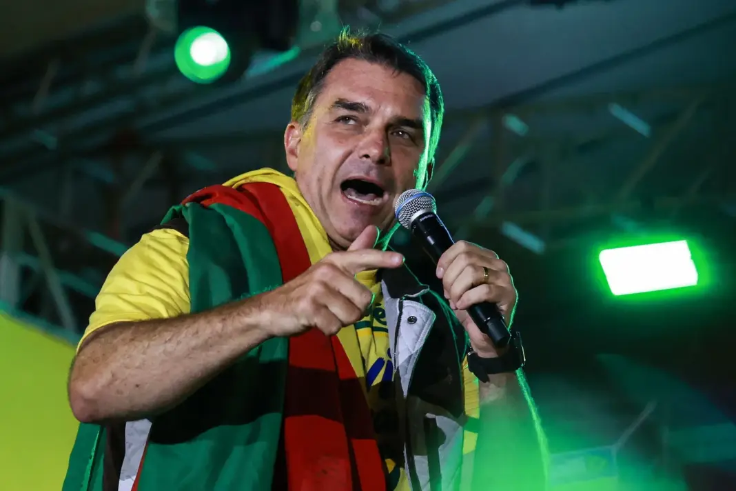 Lula y Flavio Bolsonaro en la recta final de la campaña electoral en Brasil