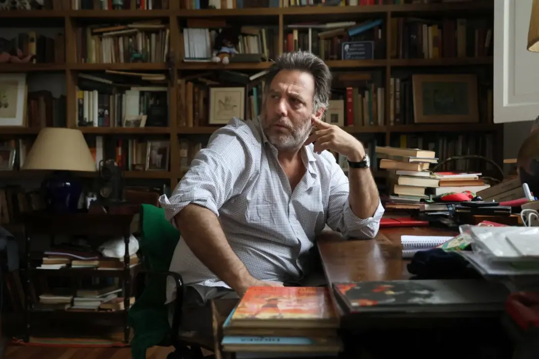 Mariano Llinás durante una entrevista