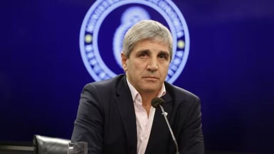 Luis Caputo, ministro de Economía, durante una presentación ante empresarios
