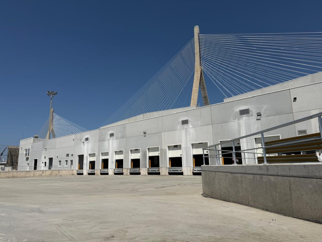 Vista de la terminal de cargas refrigeradas de PTP Group en el puerto de la Bahía de Cádiz