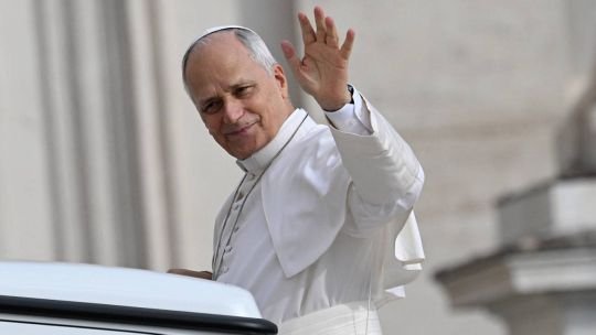 El papa León XIV durante una ceremonia en la Plaza de San Pedro