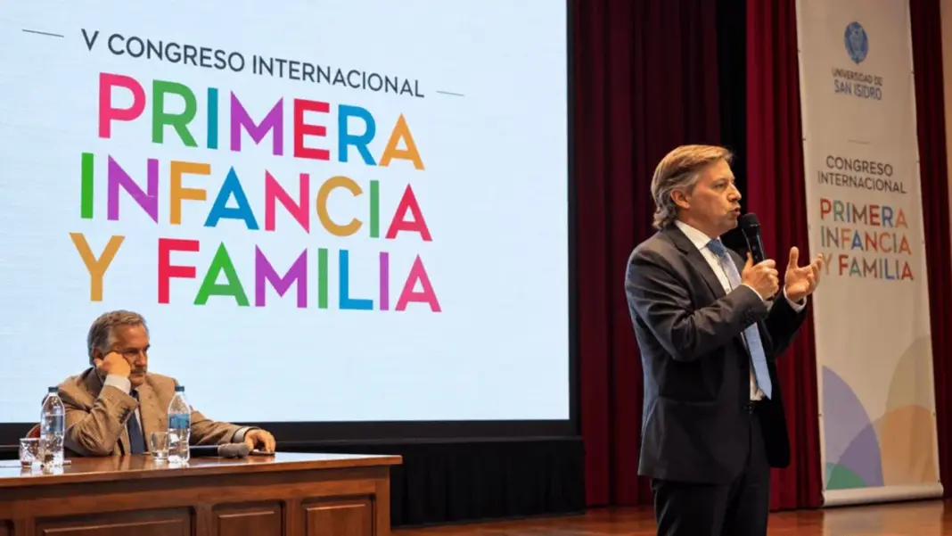 Jaime Méndez, intendente de San Miguel, durante la inauguración del congreso municipal