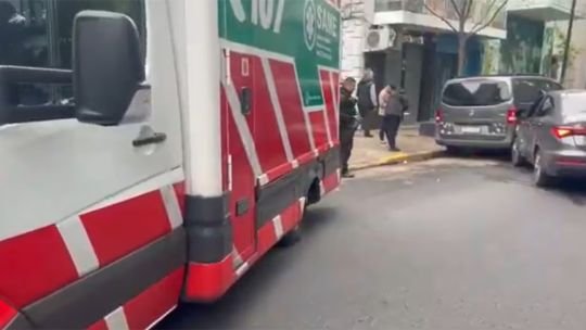 Auto accidentado en la intersección de Scalabrini Ortiz y Santa Fe, en Palermo, durante la madrugada