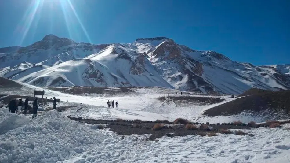 Vista de la Cordillera Principal de los Andes con acumulación de nieve en el Parque Provincial Aconcagua