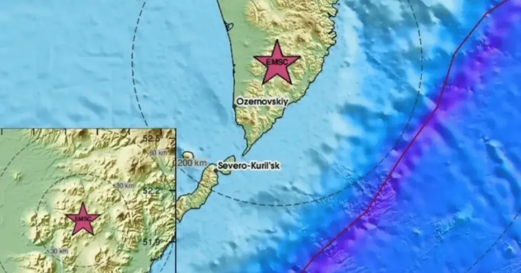 Mapa de la península de Kamchatka con la ubicación del epicentro del terremoto de magnitud 6,9