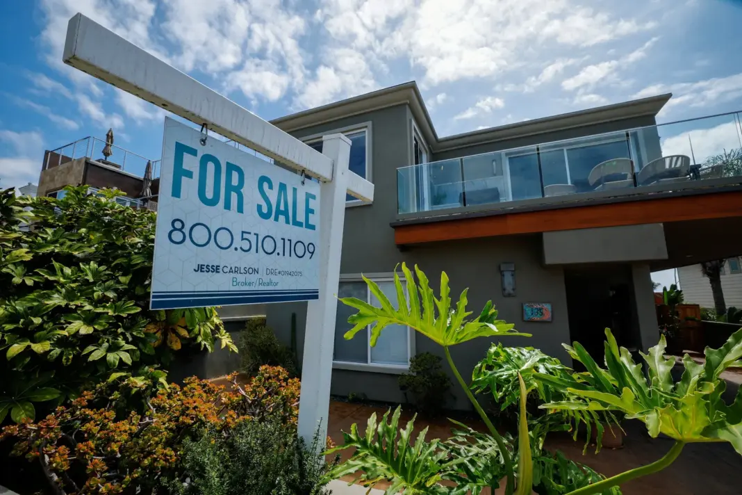 Casas en venta en un barrio residencial de Estados Unidos