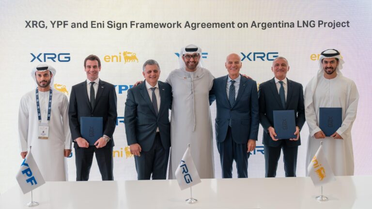 Horacio Marín, presidente y CEO de YPF, durante el anuncio en París